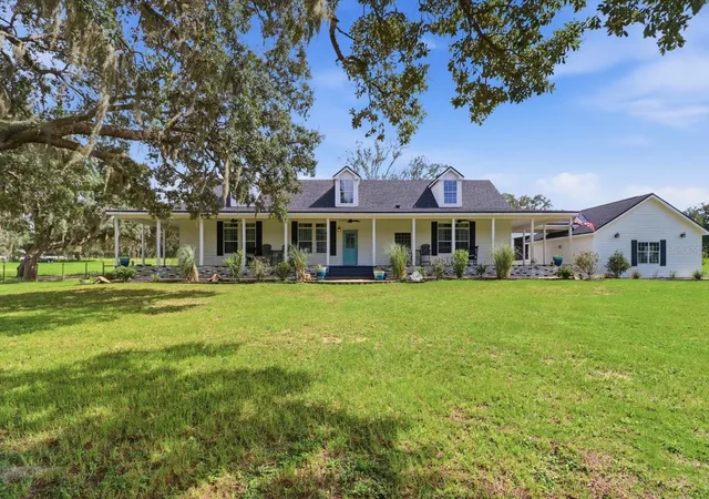 Photo 3 of Single family home for sale at 1750 W Mansfield St, Lecanto, FL 34461 | MLS# TB8535341 | Listing updated on 2026-09-21