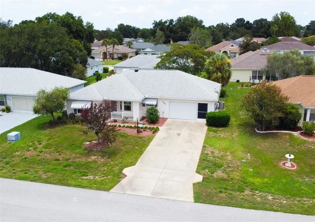 Photo 3 of Single family home for sale at 8480 Sw 61st Terrace Rd, Ocala, FL 34476 | MLS# OM729701 | Listing updated on 2026-09-15