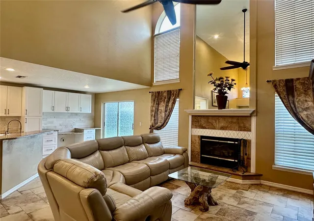 Photo 4 of Single family home for sale at 4519 Ashford Dr, Winter Haven, FL 33880 | MLS# L4964004 | Listing updated on 2026-09-11