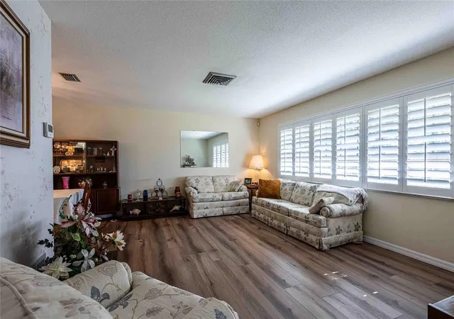 Photo 4 of Single family home for sale at 1830 Oak Forest Dr S, Clearwater, FL 33759 | MLS# TB8535583 | Listing updated on 2026-10-14