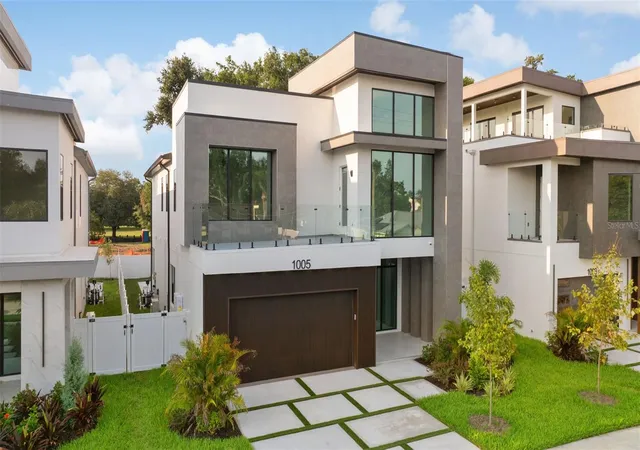 Photo 1 of Single family home for sale at 1005 W Braddock St, Tampa, FL 33603 | MLS# TB8535608 | Listing updated on 2026-09-12