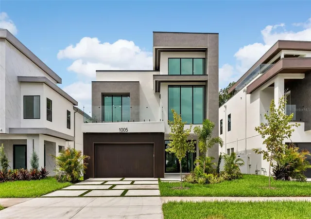Photo 2 of Single family home for sale at 1005 W Braddock St, Tampa, FL 33603 | MLS# TB8535608 | Listing updated on 2026-09-12