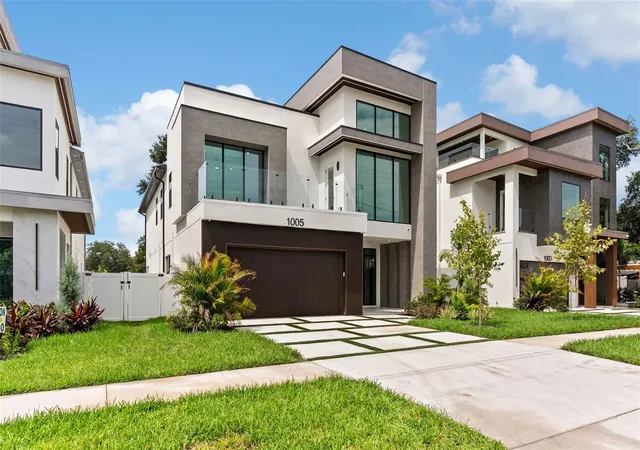 Photo 3 of Single family home for sale at 1005 W Braddock St, Tampa, FL 33603 | MLS# TB8535608 | Listing updated on 2026-09-12