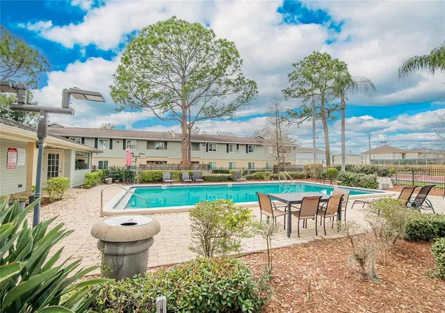 Listing Photo 4 - Condo for sale in building located at 202 Red Maple Pl, BRANDON, FL 33510 - Unit #202
