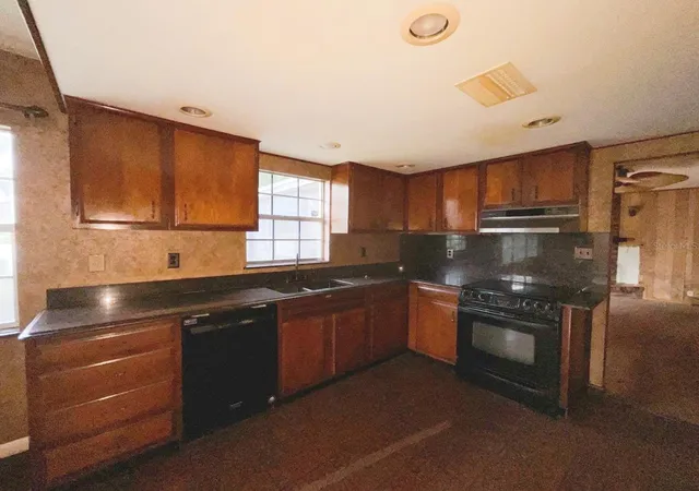 Photo 3 of Single family home for sale at 603 W Ocala St, Umatilla, FL 32784 | MLS# O6430745 | Listing updated on 2026-09-15