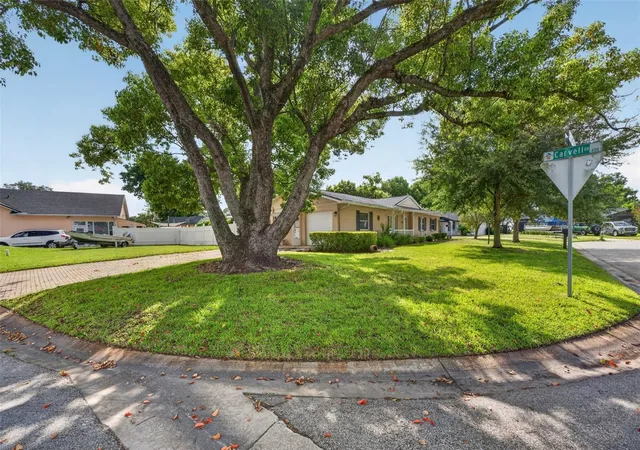 Photo 2 of Single family home for sale at 2641 Carvell Ct, Winter Park, FL 32792 | MLS# O6430894 | Listing updated on 2026-10-02