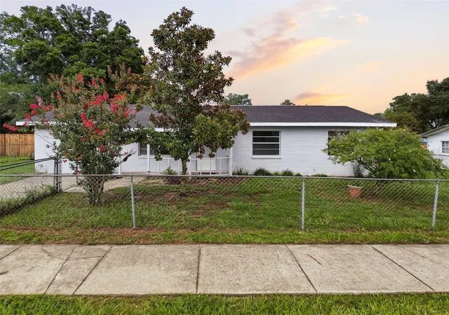 Photo 3 of Single family home for sale at 6376 Cammie St, Brooksville, FL 34602 | MLS# W7888279 | Listing updated on 2026-09-15