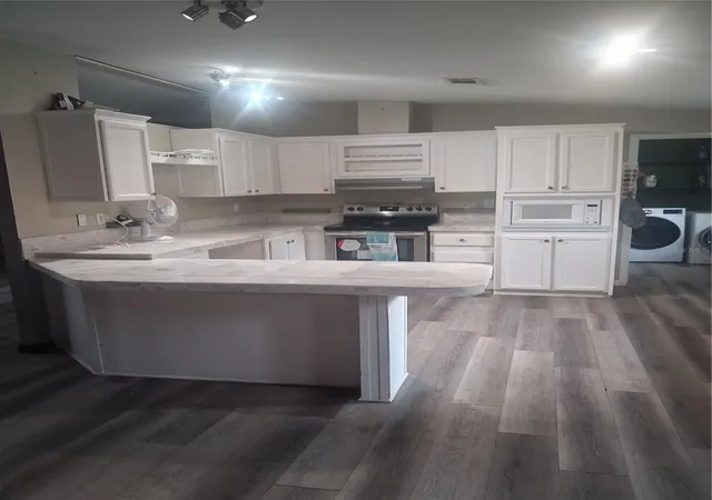 Photo 3 of Manufactured home for sale at 8500 NW 10th Terrace, Ocala, FL 34475 | MLS# G5116101 | Listing updated on 2026-09-11