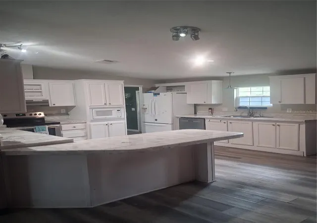 Photo 4 of Manufactured home for sale at 8500 NW 10th Terrace, Ocala, FL 34475 | MLS# G5116101 | Listing updated on 2026-09-11