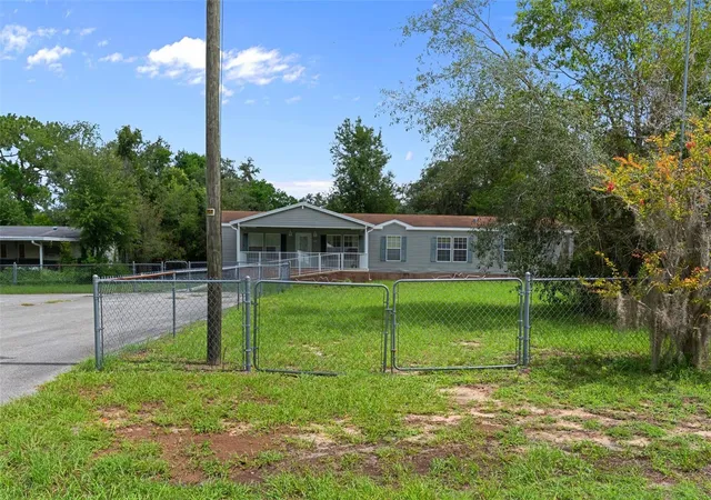 Photo 3 of Manufactured home for sale at 7351 W Hadenotter Ln, Homosassa, FL 34446 | MLS# OM729837 | Listing updated on 2026-09-11