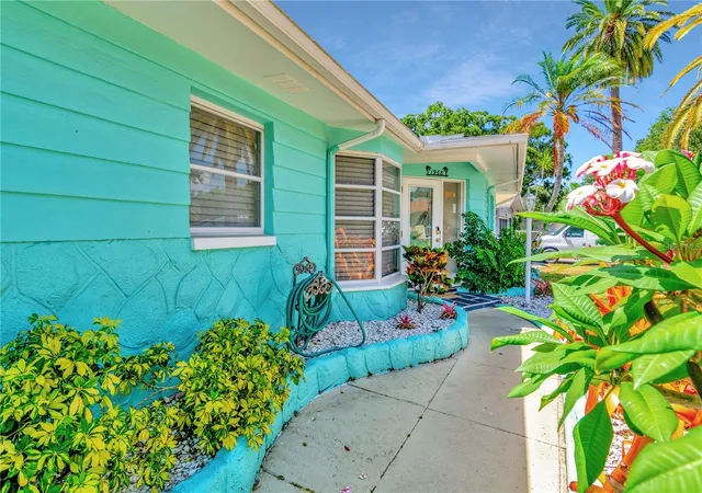 Photo 3 of Single family home for sale at 1968 Souvenir Dr, Clearwater, FL 33755 | MLS# TB8536282 | Listing updated on 2026-09-13