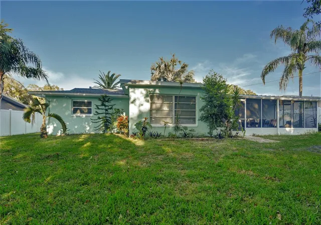 Photo 4 of Single family home for sale at 1968 Souvenir Dr, Clearwater, FL 33755 | MLS# TB8536282 | Listing updated on 2026-10-10
