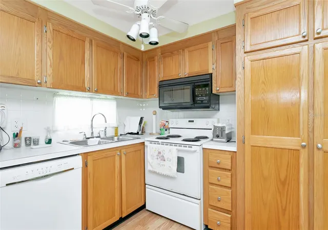Photo 4 of Manufactured home for sale at 5690 Forsythia Rd, Venice, FL 34293 | MLS# TB8536300 | Listing updated on 2026-09-15