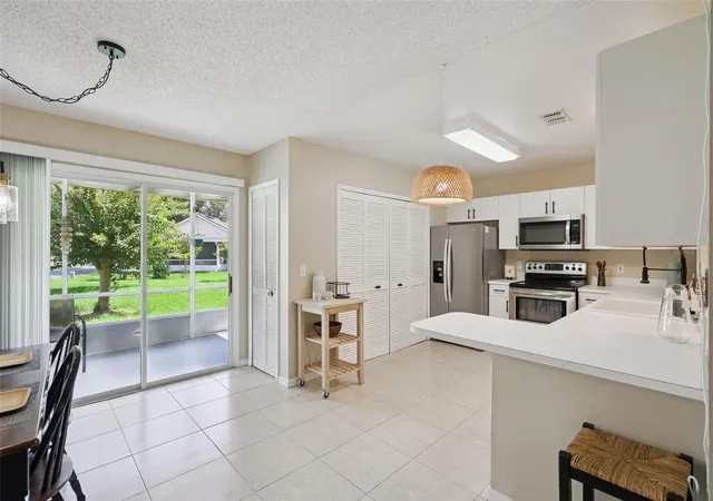 Photo 4 of Condo for sale at 12192 Shady Spring Way, Orlando, FL 32828 | MLS# O6431169 | Listing updated on 2026-09-21