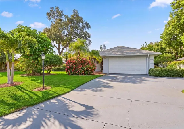 Photo 1 of Single family home for sale at 811 Alderwood Way, Sarasota, FL 34243 | MLS# A4702215 | Listing updated on 2026-10-06