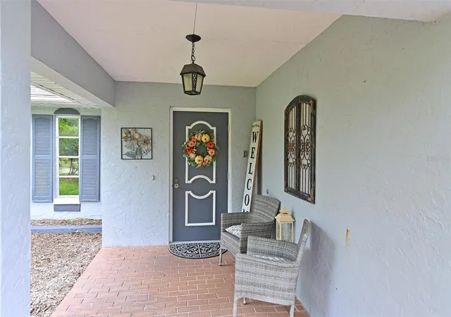 Photo 2 of Single family home for sale at 811 Alderwood Way, Sarasota, FL 34243 | MLS# A4702215 | Listing updated on 2026-10-06