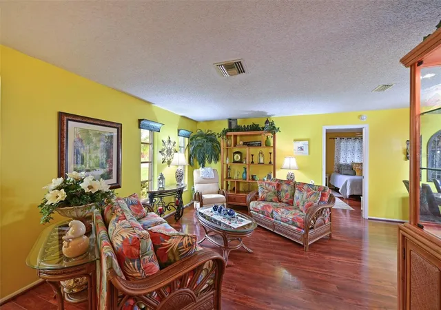 Photo 3 of Single family home for sale at 811 Alderwood Way, Sarasota, FL 34243 | MLS# A4702215 | Listing updated on 2026-10-06