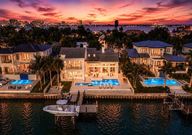 Photo 1 of Mansion for sale at 216 Bird Key Dr, Sarasota, FL 34236 | MLS# A4702281 | Listing updated on 2026-09-29