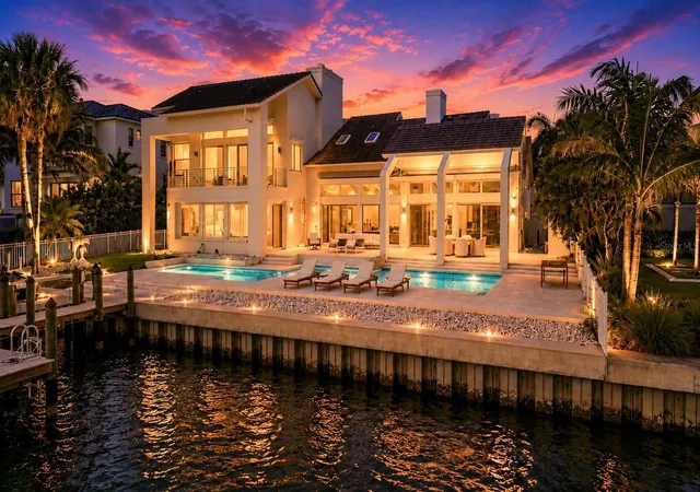 Photo 2 of Mansion for sale at 216 Bird Key Dr, Sarasota, FL 34236 | MLS# A4702281 | Listing updated on 2026-09-29
