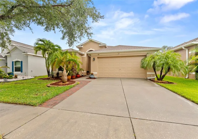 Photo 3 of Single family home for sale at 901 Parker Den Dr, Ruskin, FL 33570 | MLS# TB8536701 | Listing updated on 2026-10-04