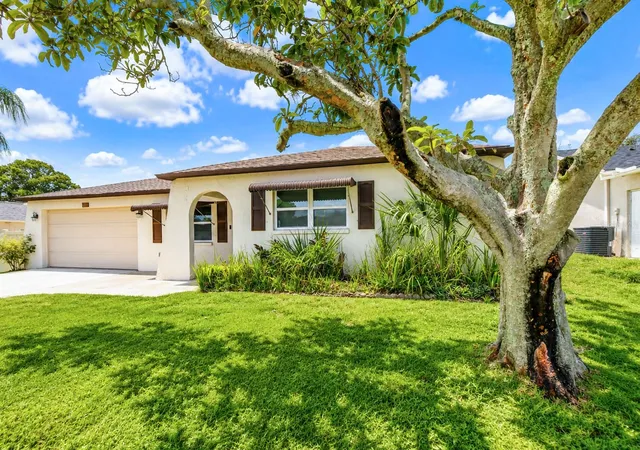 Photo 4 of Single family home for sale at 8811 Martinique Ln, Port Richey, FL 34668 | MLS# TB8536723 | Listing updated on 2026-10-07