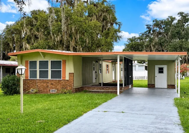 Photo 3 of Manufactured home for sale at 5562 Lansing Dr, Wildwood, FL 34785 | MLS# G5116197 | Listing updated on 2026-09-11