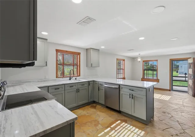 Photo 4 of Single family home for sale at 37715 Dixie Ave, Dade City, FL 33525 | MLS# TB8536950 | Listing updated on 2026-09-23