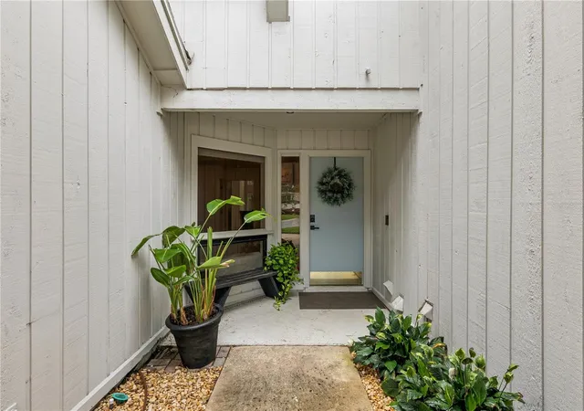Photo 3 of Single family home for sale at 2538 Long Iron Ct, Longwood, FL 32779 | MLS# O6431817 | Listing updated on 2026-09-12