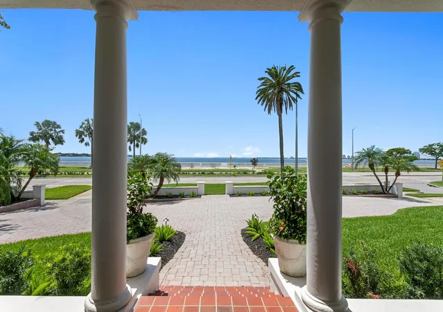 Photo 2 of Single family home for sale at 907 Bayshore Blvd, Tampa, FL 33606 | MLS# TB8536955 | Listing updated on 2026-09-26