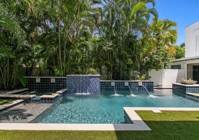 Photo 3 of Single family home for sale at 907 Bayshore Blvd, Tampa, FL 33606 | MLS# TB8536955 | Listing updated on 2026-09-26