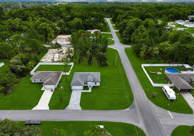 Photo 3 of Sale Pending at 6665 N Darlington Dr, Dunnellon, FL 34434 | MLS# OM730018 | Listing updated on 2026-10-09