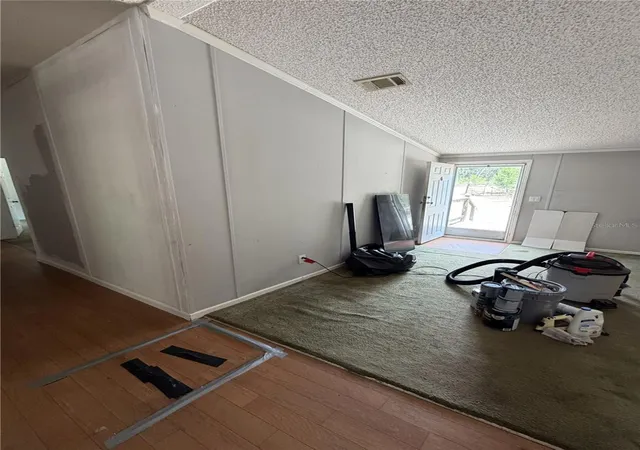Photo 4 of Manufactured home for sale at 41527 Paradise Rd, Deland, FL 32720 | MLS# O6432113 | Listing updated on 2026-10-02