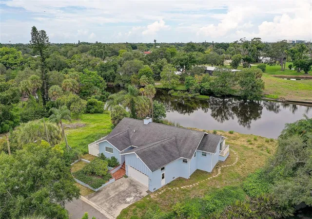 Photo 1 of Single family home for sale at 3214 N Seclusion Dr, Sarasota, FL 34239 | MLS# A4702540 | Listing updated on 2026-09-15