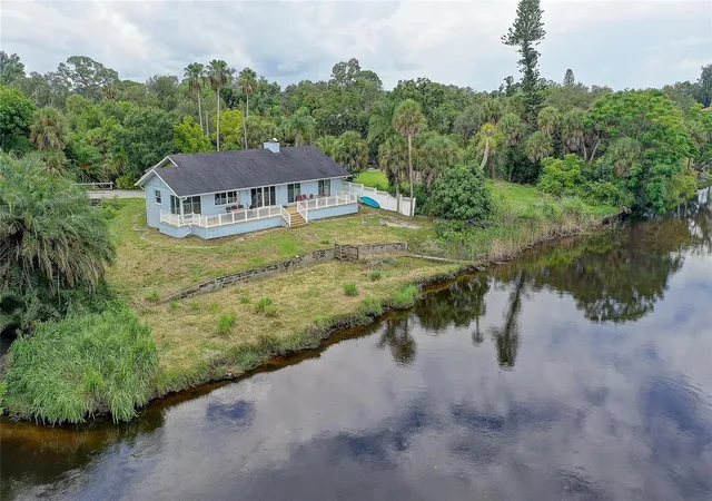 Photo 3 of Single family home for sale at 3214 N Seclusion Dr, Sarasota, FL 34239 | MLS# A4702540 | Listing updated on 2026-09-15