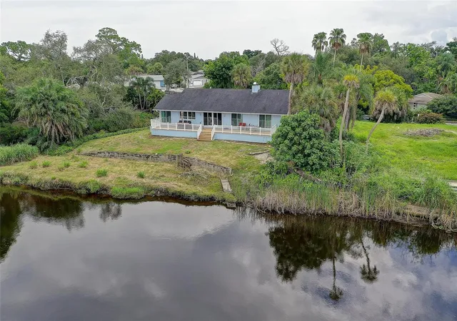 Photo 3 of Single family home for sale at 3214 N Seclusion Dr, Sarasota, FL 34239 | MLS# A4702540 | Listing updated on 2026-09-15