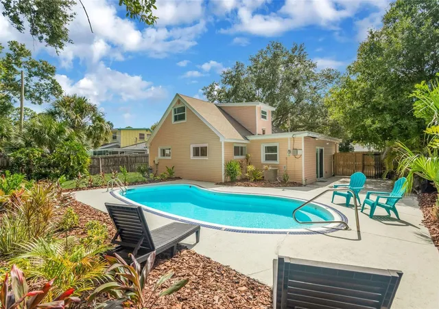 Photo 3 of Single family home for sale at 15065 Newport Rd, Clearwater, FL 33764 | MLS# TB8537674 | Listing updated on 2026-10-21