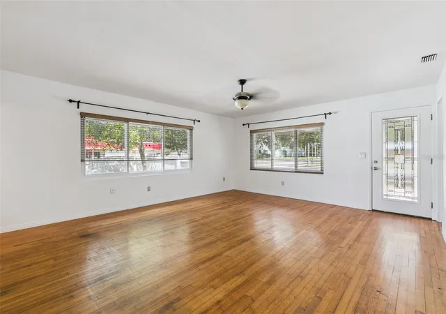 Photo 4 of Single family home for sale at 1652 Berkshire Ave, Winter Park, FL 32789 | MLS# O6432617 | Listing updated on 2026-10-11