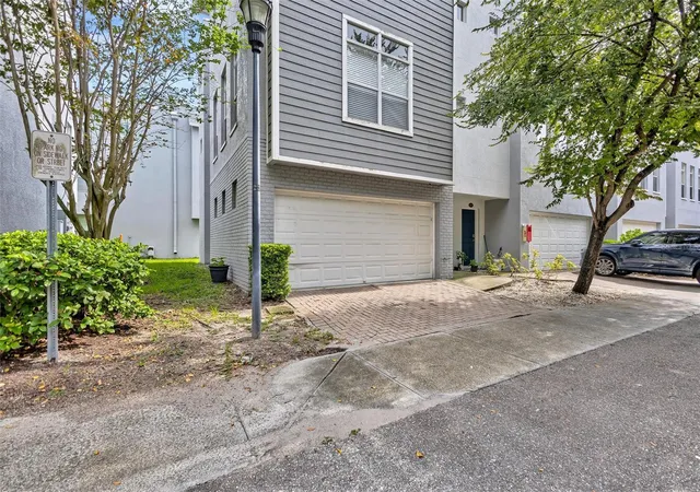 Photo 2 of Townhouse for sale at 4512 Bay Spring Ct, Tampa, FL 33611 | MLS# TB8537916 | Listing updated on 2026-09-29