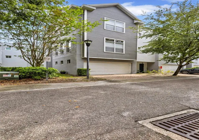 Photo 3 of Townhouse for sale at 4512 Bay Spring Ct, Tampa, FL 33611 | MLS# TB8537916 | Listing updated on 2026-09-29
