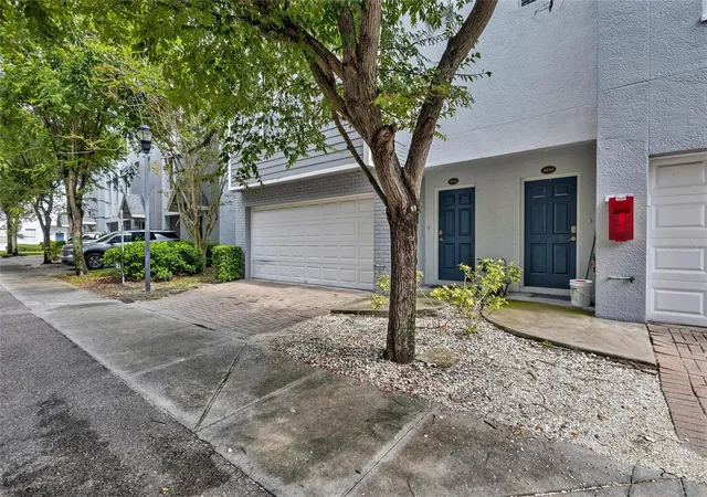 Photo 3 of Townhouse for sale at 4512 Bay Spring Ct, Tampa, FL 33611 | MLS# TB8537916 | Listing updated on 2026-10-20