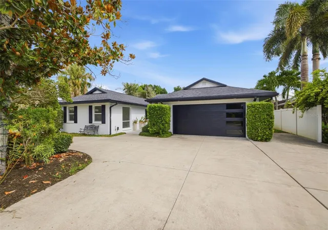 Photo 3 of Single family home for sale at 219 Miramar Blvd Ne, Saint Petersburg, FL 33704 | MLS# TB8538003 | Listing updated on 2026-09-14