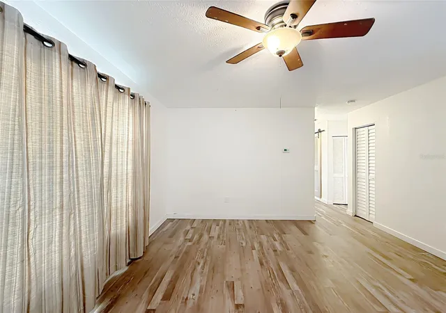 Photo 4 of Single family home for sale at 1405 Pembrook Dr, Leesburg, FL 34748 | MLS# O6432834 | Listing updated on 2026-09-13