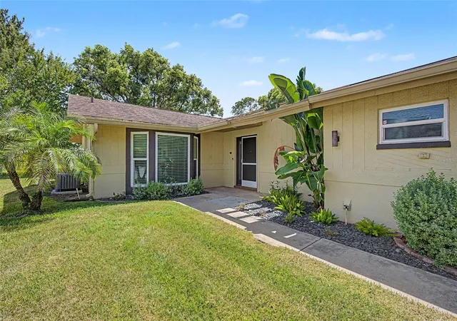 Photo 1 of Single family home for sale at 7800 Fairlawn Dr, Hudson, FL 34667 | MLS# TB8538031 | Listing updated on 2026-09-12