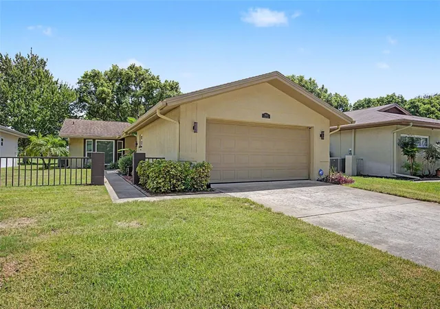 Photo 4 of Single family home for sale at 7800 Fairlawn Dr, Hudson, FL 34667 | MLS# TB8538031 | Listing updated on 2026-09-27