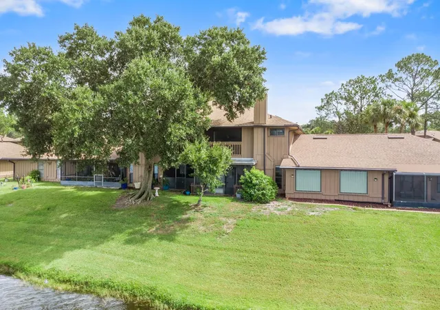 Photo 4 of Townhouse for sale at 182 Heron Bay Cir, Lake Mary, FL 32746 | MLS# O6432846 | Listing updated on 2026-09-25