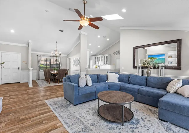 Photo 4 of Single family home for sale at 807 Riverbend Blvd, Longwood, FL 32779 | MLS# O6432919 | Listing updated on 2026-09-12