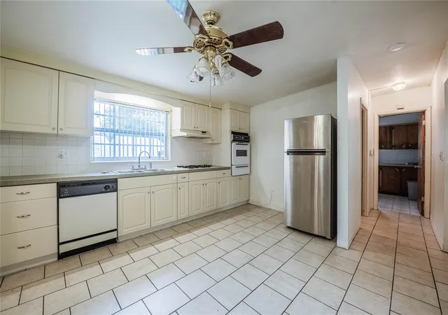 Photo 2 of Single family home for sale at 2608 Trinity Cir Nw, Winter Haven, FL 33881 | MLS# L4964239 | Listing updated on 2026-09-30