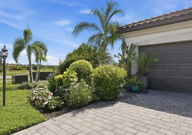 Photo 4 of House for sale at 16120 Sunny Day Dr, Bradenton, FL 34211 | MLS# A4702823 | Listing updated on 2026-10-23