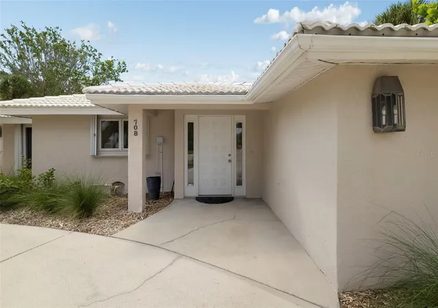 Photo 2 of Single family home for sale at 708 Garfield Dr, Sarasota, FL 34236 | MLS# A4702849 | Listing updated on 2026-10-06