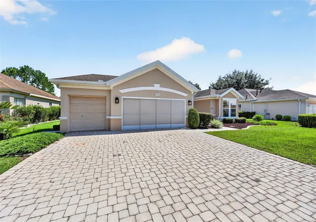 Photo 3 of Sale Pending at 12765 Se 92nd Court Rd, Summerfield, FL 34491 | MLS# OM730309 | Listing updated on 2026-09-23